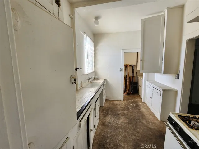 3020 W 12th, Los Angeles, California 90006
