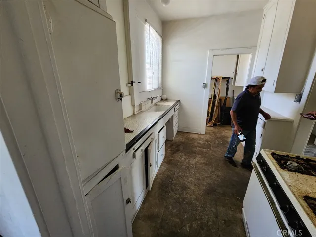 3020 W 12th, Los Angeles, California 90006