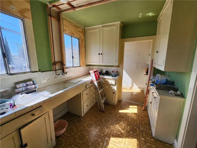 3020 W 12th, Los Angeles, California 90006