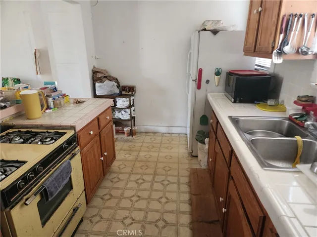3020 W 12th, Los Angeles, California 90006