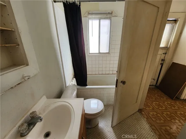 3020 W 12th, Los Angeles, California 90006