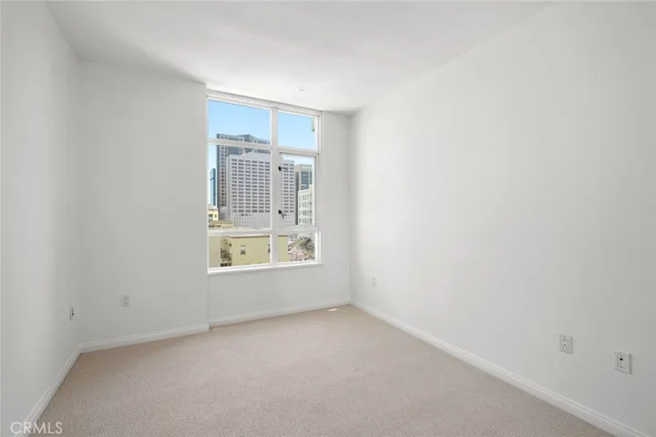 Secondary bedroom with large window and natural light