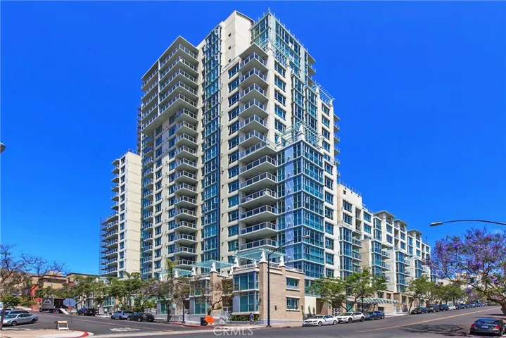 Discovery at Cortez Hill – elegant high-rise with resort-style amenities in Downtown San Diego.