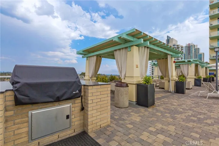Rooftop grilling and outdoor cooking stations