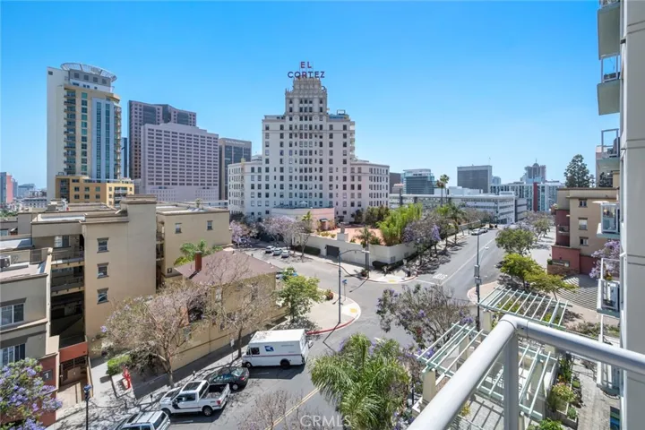 Expansive city view with neighborhood outlook.