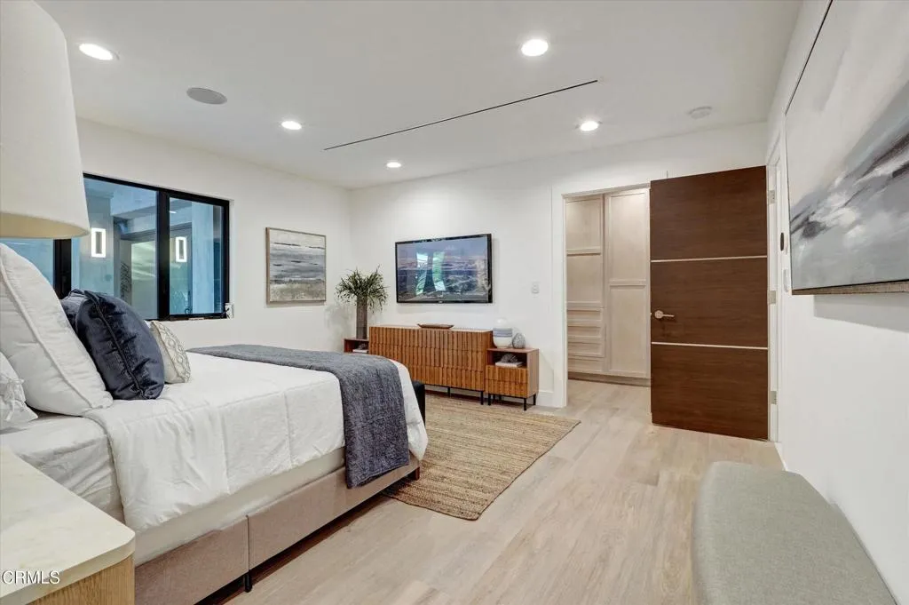 4423 Bergamo Drive, Encino, California 91436 home-pic-40