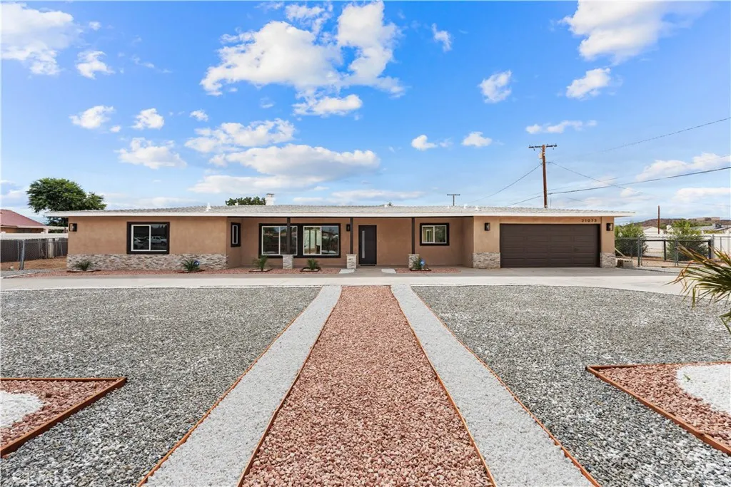 21073 Thunderbird, Apple Valley, California 92307 home-pic-1