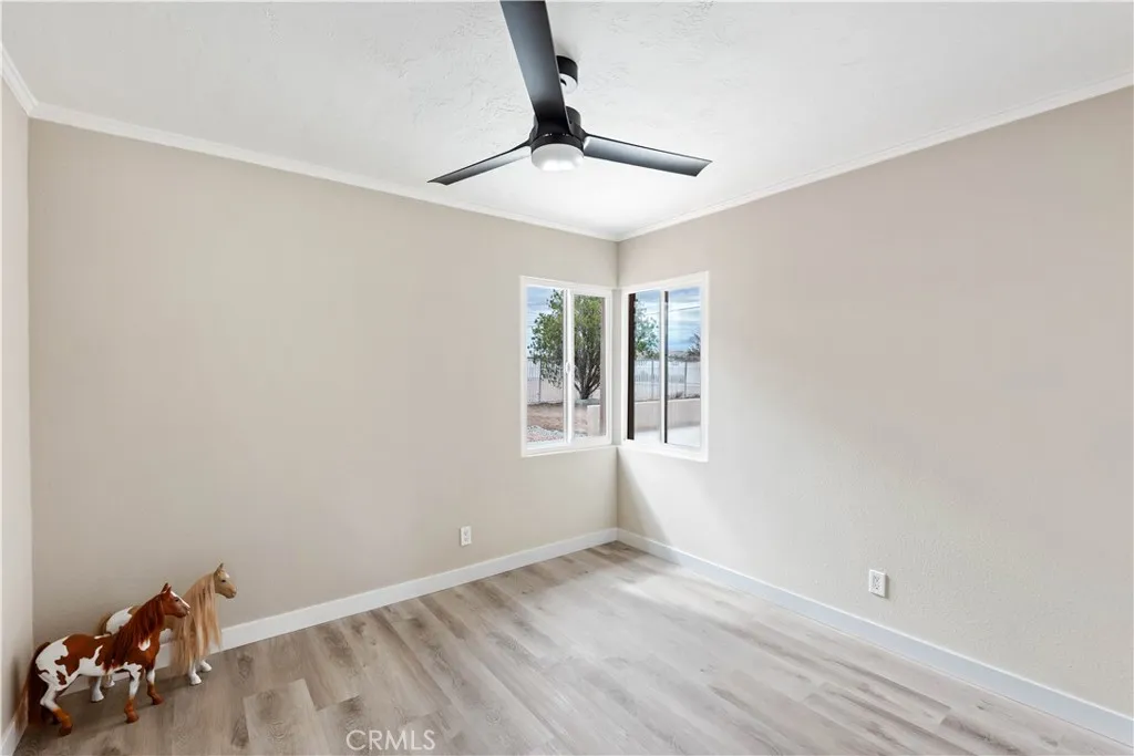 21073 Thunderbird, Apple Valley, California 92307 home-pic-26