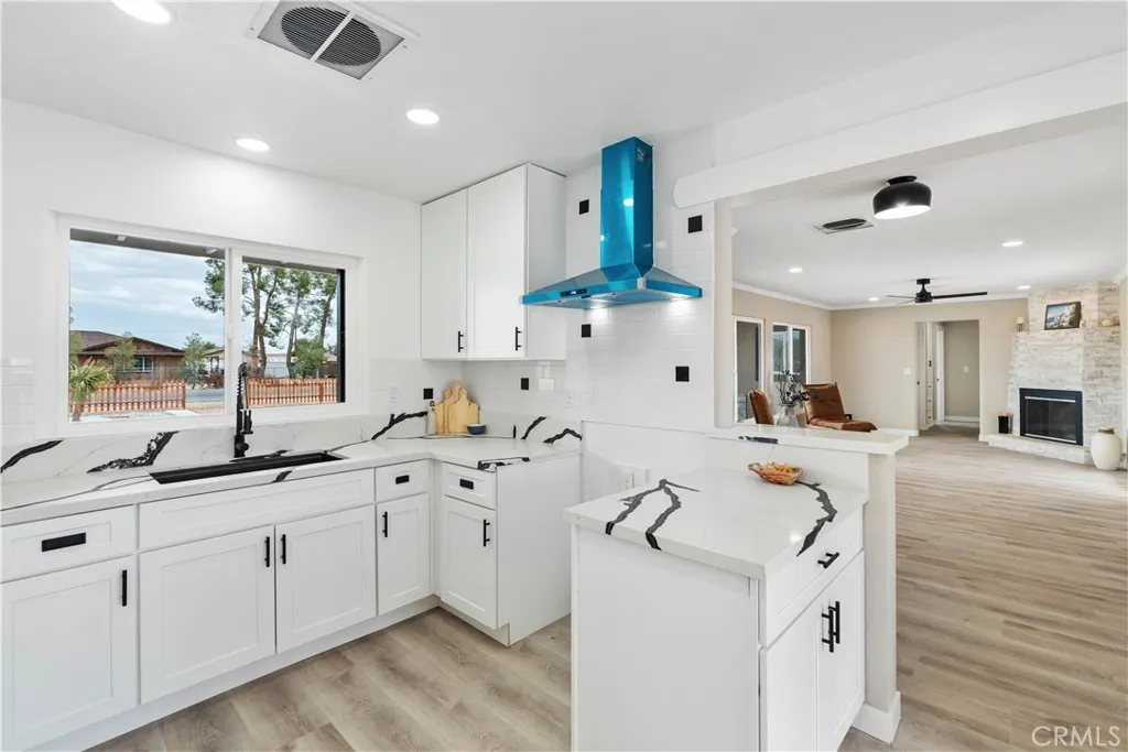 21073 Thunderbird, Apple Valley, California 92307 home-pic-11