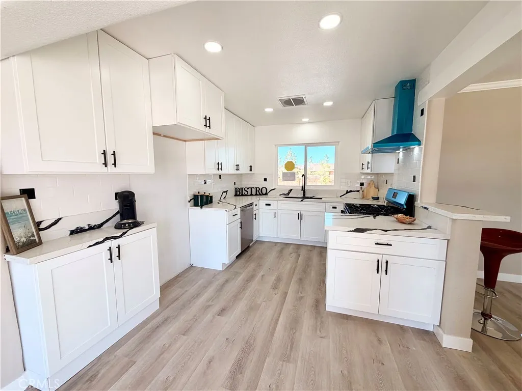 21073 Thunderbird, Apple Valley, California 92307 home-pic-8