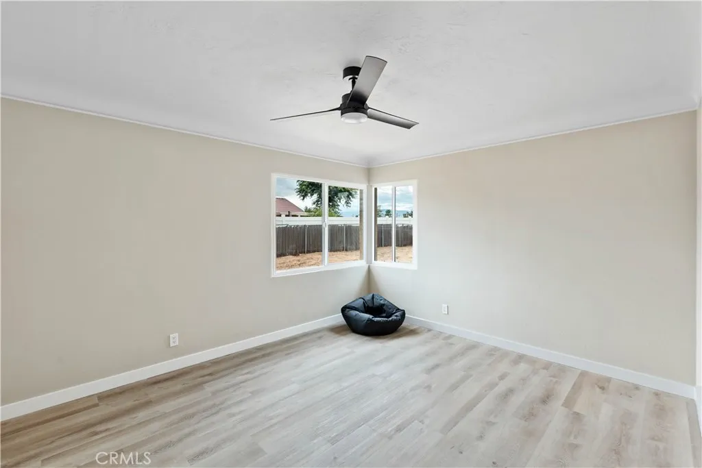 21073 Thunderbird, Apple Valley, California 92307 home-pic-24