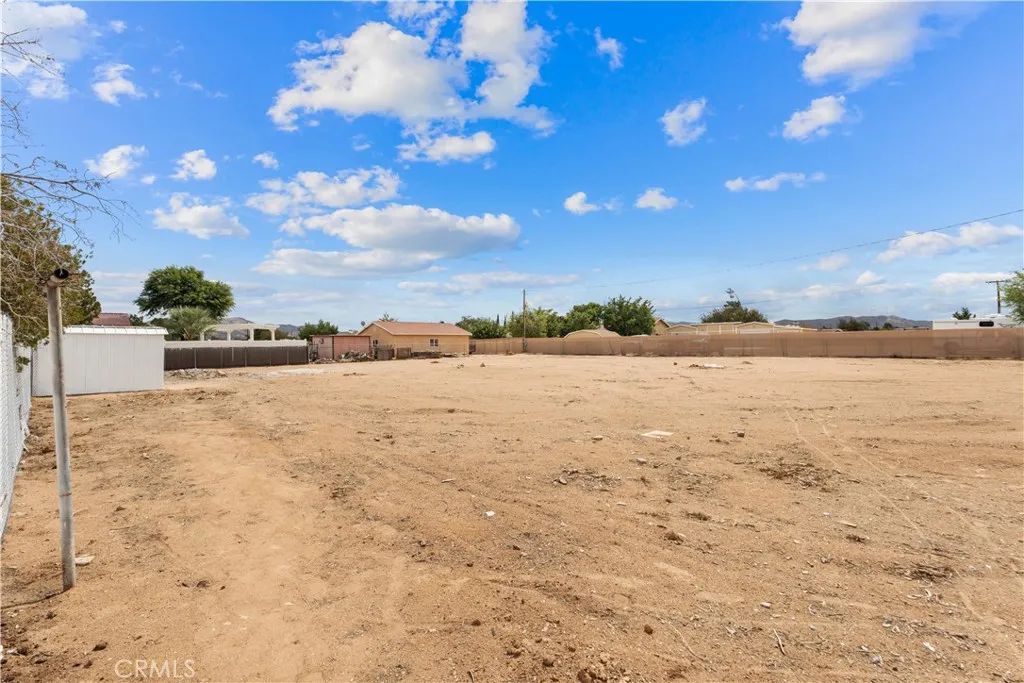 21073 Thunderbird, Apple Valley, California 92307 home-pic-37