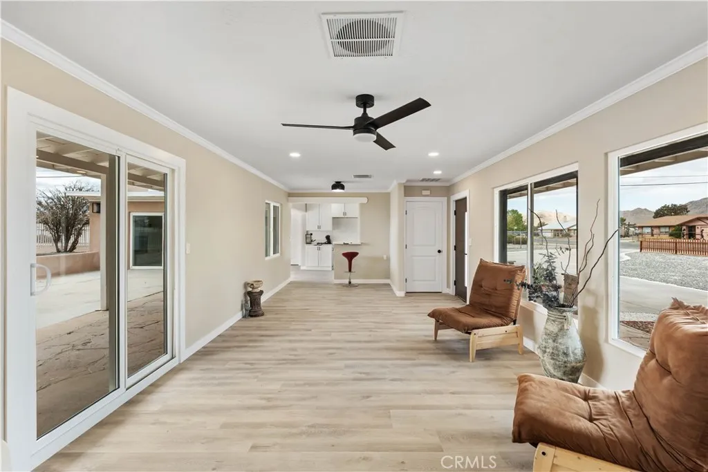 21073 Thunderbird, Apple Valley, California 92307 home-pic-5
