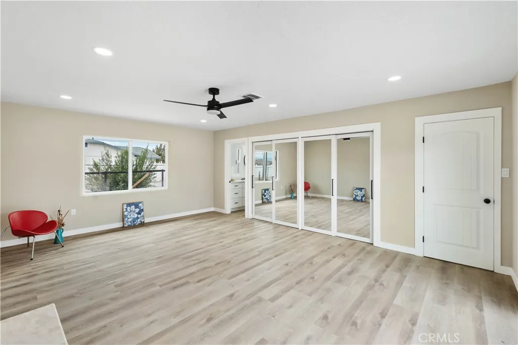 21073 Thunderbird, Apple Valley, California 92307 home-pic-17