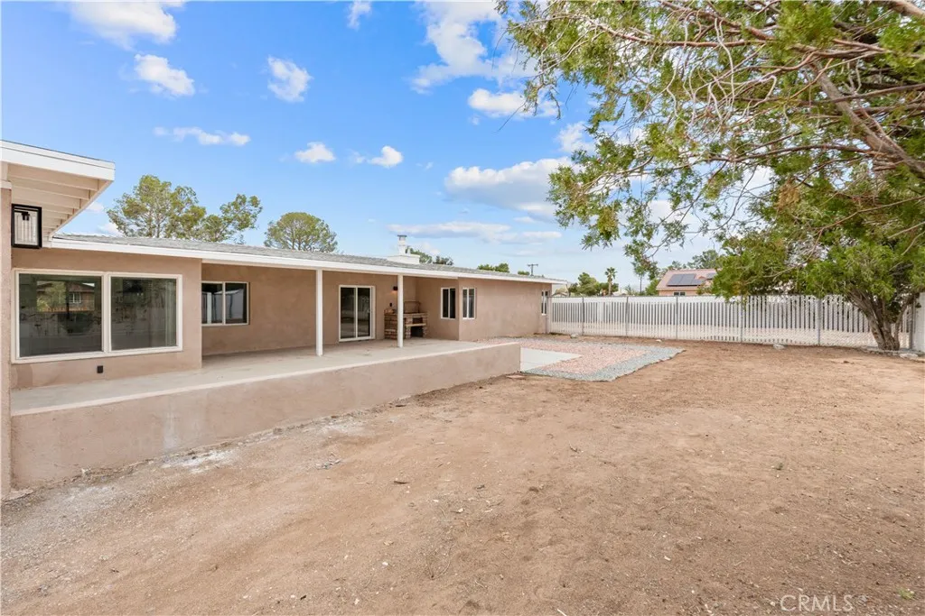 21073 Thunderbird, Apple Valley, California 92307 home-pic-32