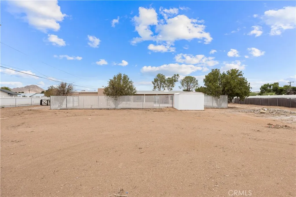 21073 Thunderbird, Apple Valley, California 92307 home-pic-36
