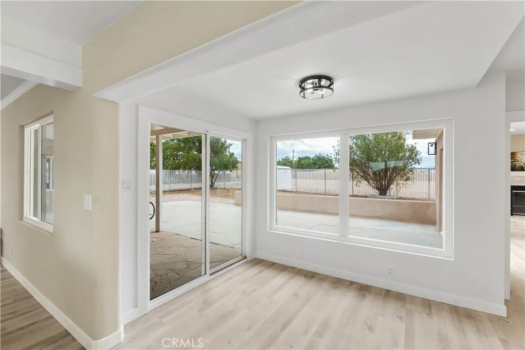 21073 Thunderbird, Apple Valley, California 92307 home-pic-14