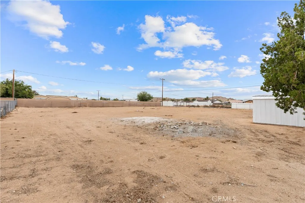 21073 Thunderbird, Apple Valley, California 92307 home-pic-35