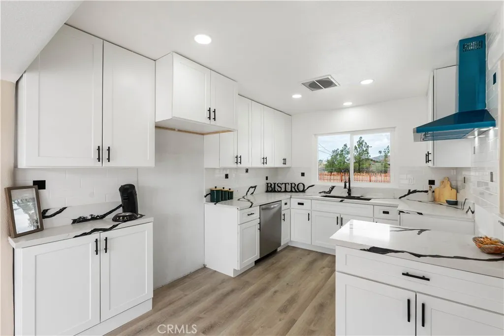 21073 Thunderbird, Apple Valley, California 92307 home-pic-9