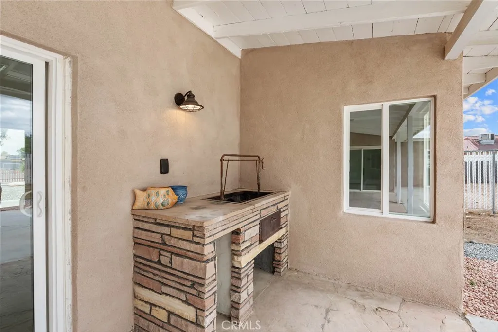 21073 Thunderbird, Apple Valley, California 92307 home-pic-31