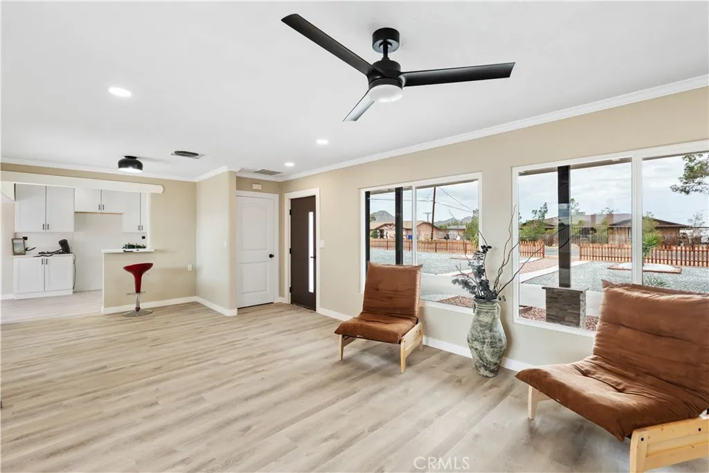 21073 Thunderbird, Apple Valley, California 92307 home-pic-6