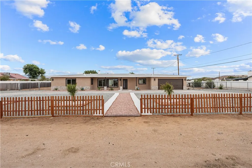 21073 Thunderbird, Apple Valley, California 92307 home-pic-0