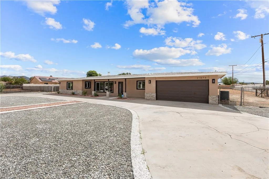 21073 Thunderbird, Apple Valley, California 92307 home-pic-3