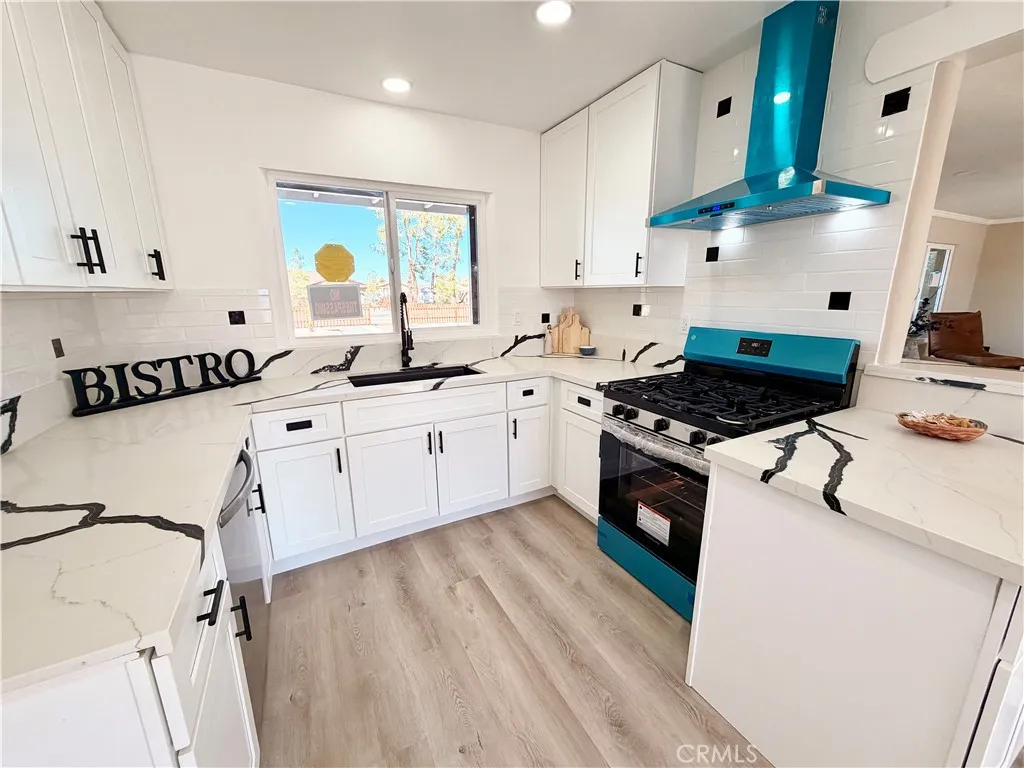 21073 Thunderbird, Apple Valley, California 92307 home-pic-12