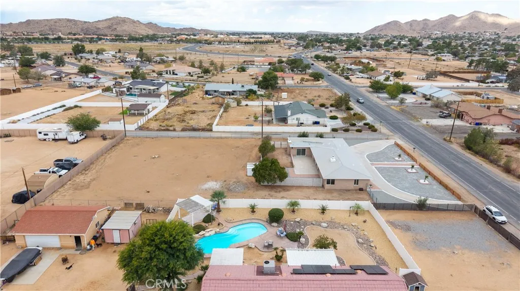 21073 Thunderbird, Apple Valley, California 92307 home-pic-44