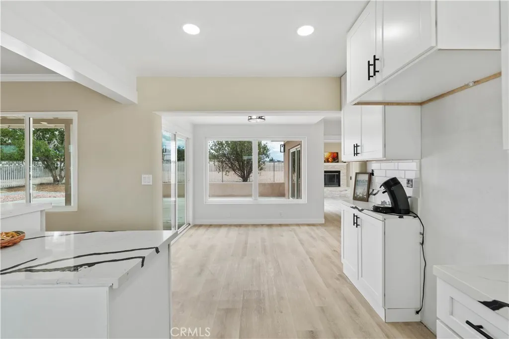 21073 Thunderbird, Apple Valley, California 92307 home-pic-13