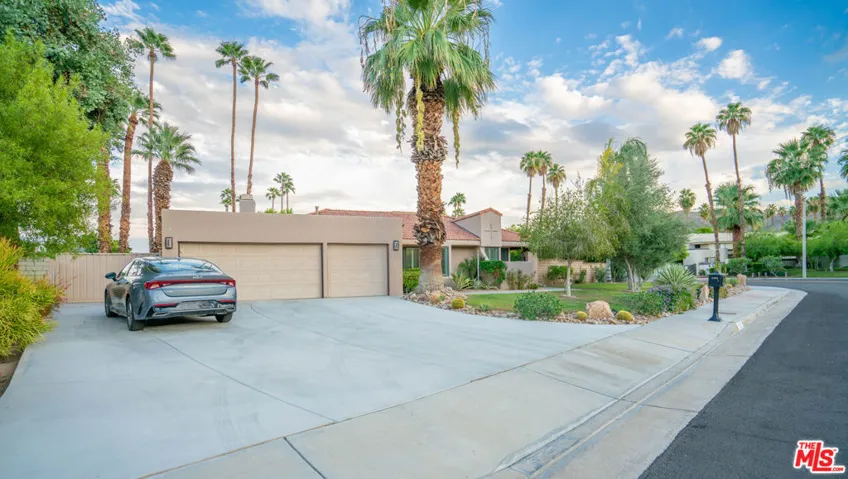 1592 S Compadre Road, Palm Springs, California 92264