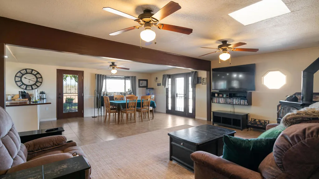 58189 Sunny Sands Drive, Yucca Valley, California 92284 home-pic-18