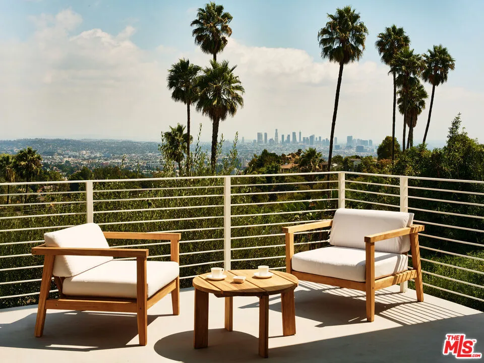 2635 Carman Crest Drive, Los Angeles, California 90068 home-pic-12