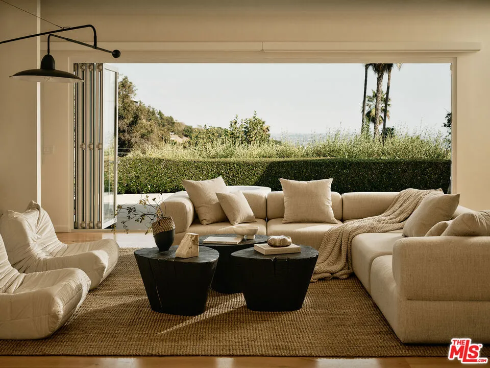 2635 Carman Crest Drive, Los Angeles, California 90068 home-pic-9