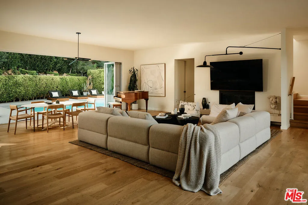 2635 Carman Crest Drive, Los Angeles, California 90068 home-pic-4