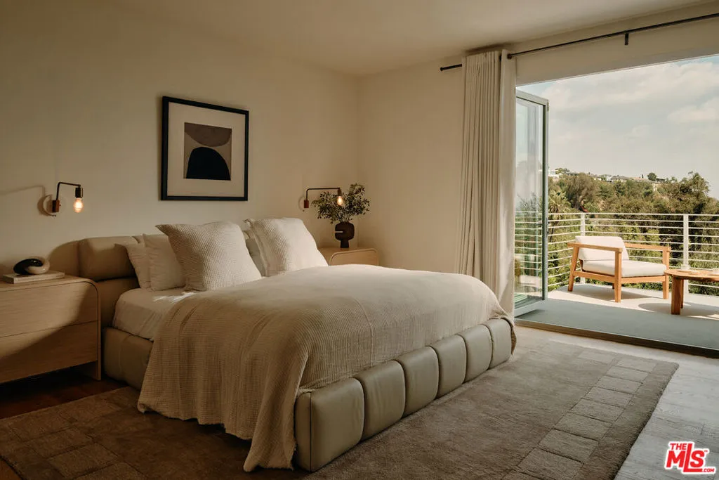 2635 Carman Crest Drive, Los Angeles, California 90068 home-pic-11