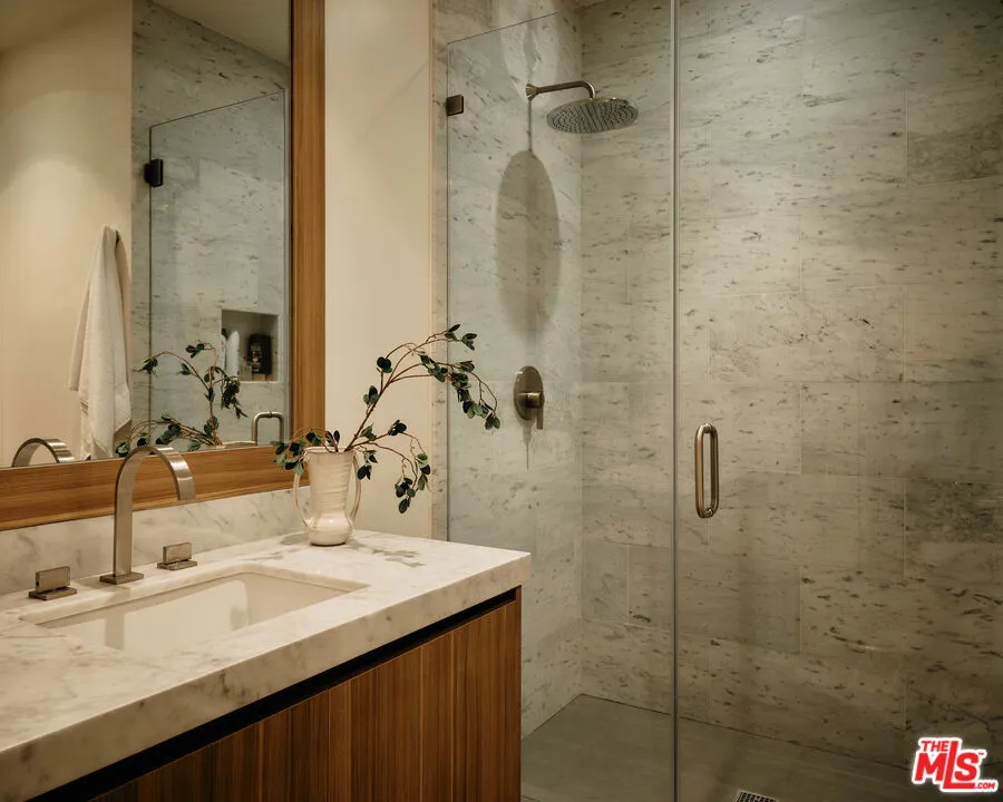 2635 Carman Crest Drive, Los Angeles, California 90068 home-pic-17