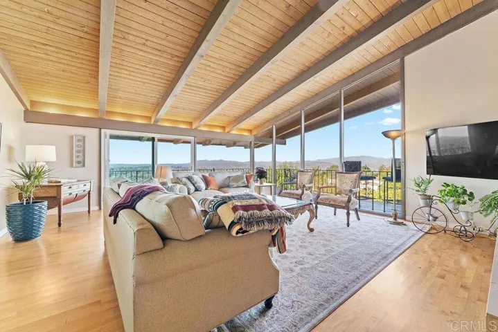 9874 Summit Drive, La Mesa, California 91941