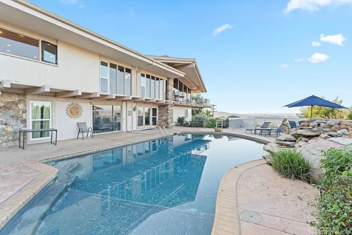 9874 Summit Drive, La Mesa, California 91941