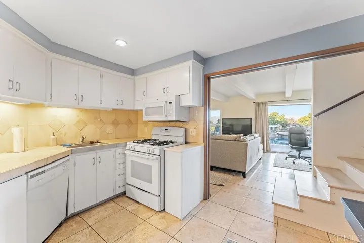 9874 Summit Drive, La Mesa, California 91941