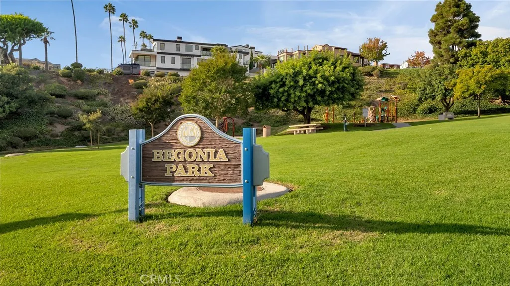 2578 Bungalow Place, Corona Del Mar, California 92625 home-pic-39