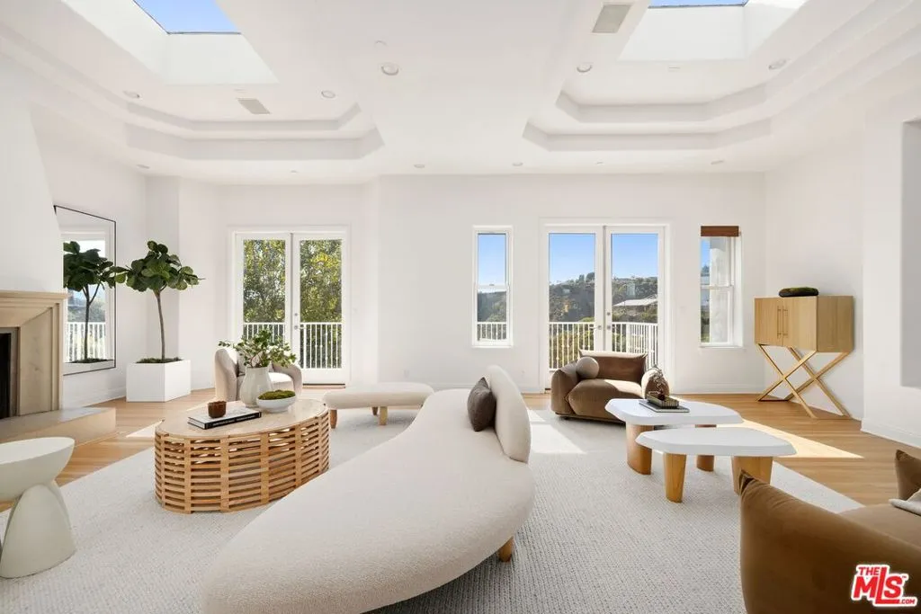 1939 Stradella Road, Los Angeles, California 90077 home-pic-4