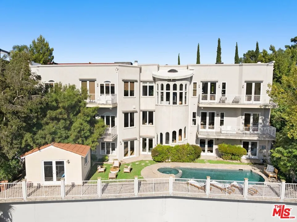 1939 Stradella Road, Los Angeles, California 90077 home-pic-33