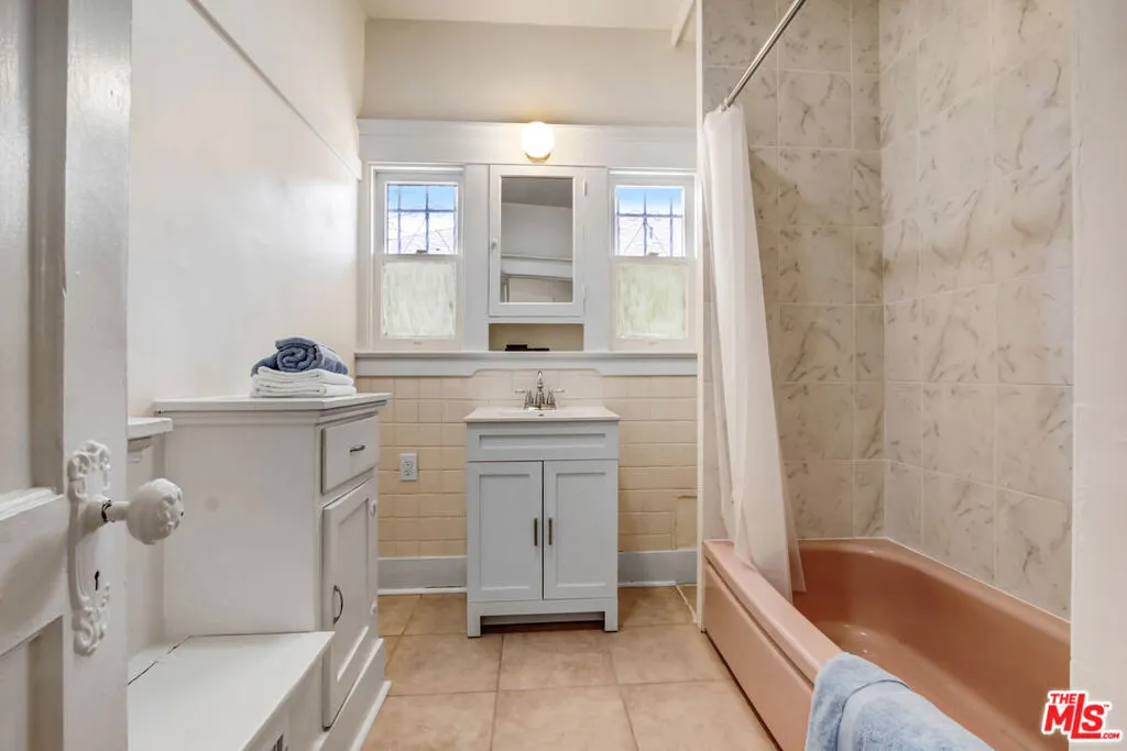 1246 W 48th Street, Los Angeles, California 90037 home-pic-14