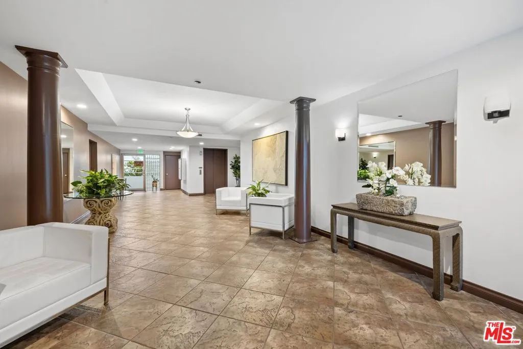 964 Hancock Avenue 103, West Hollywood, California 90069 home-pic-24