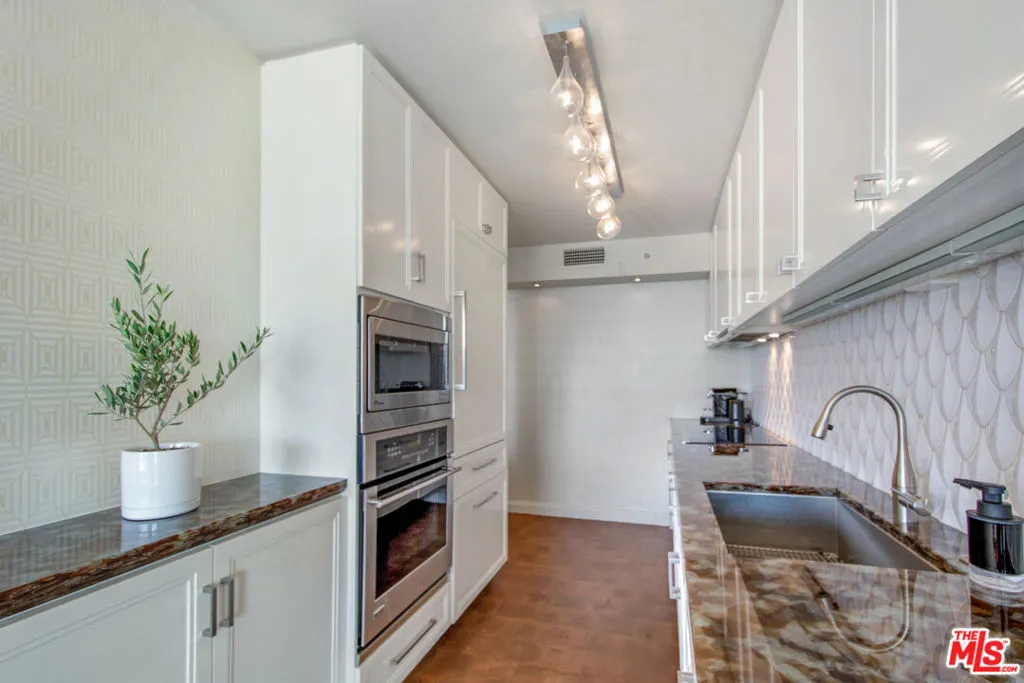 201 Ocean Avenue 301p, Santa Monica, California 90402 home-pic-16