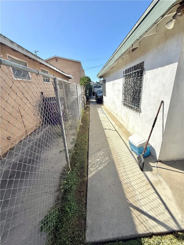 1872 Lemon Avenue, Long Beach, California 90806 home-pic-13