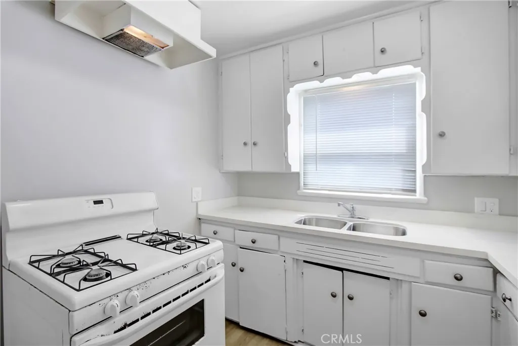 424 W Acacia Avenue, Hemet, California 92543 home-pic-6