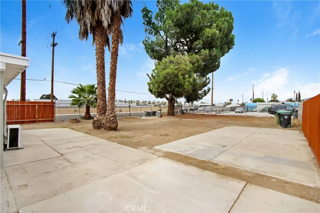 424 W Acacia Avenue, Hemet, California 92543 home-pic-14