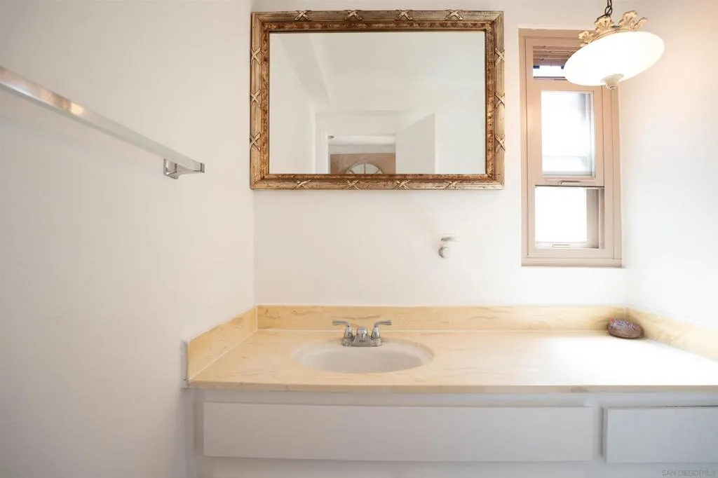 3942 Valeta St 256, San Diego, California 92110 home-pic-20